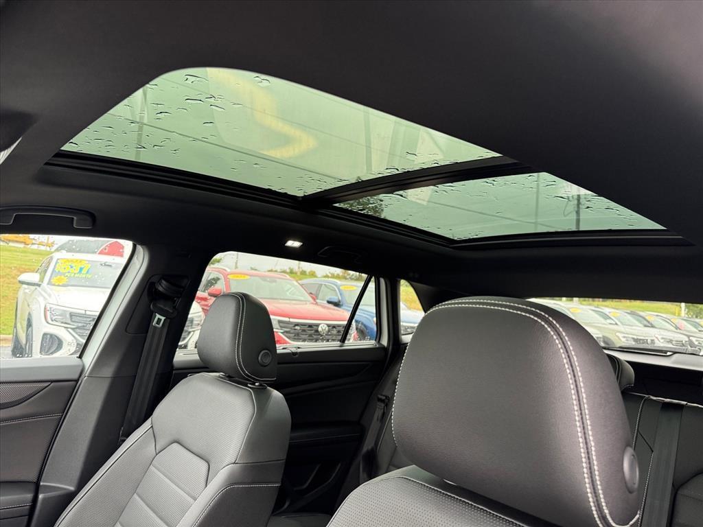 new 2026 Volkswagen Atlas Cross Sport car, priced at $48,948