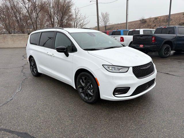 new 2026 Chrysler Pacifica car, priced at $39,404