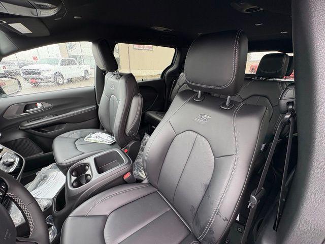 new 2026 Chrysler Pacifica car, priced at $39,404