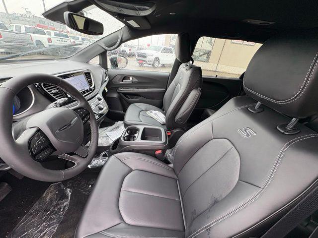 new 2026 Chrysler Pacifica car, priced at $39,404