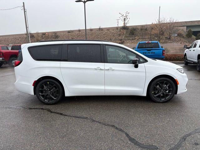new 2026 Chrysler Pacifica car, priced at $39,404