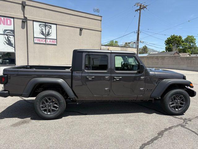 new 2025 Jeep Gladiator car, priced at $34,982