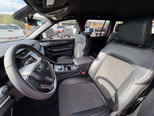 new 2025 Jeep Grand Cherokee car, priced at $37,538