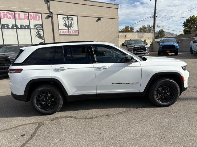 new 2025 Jeep Grand Cherokee car, priced at $37,538