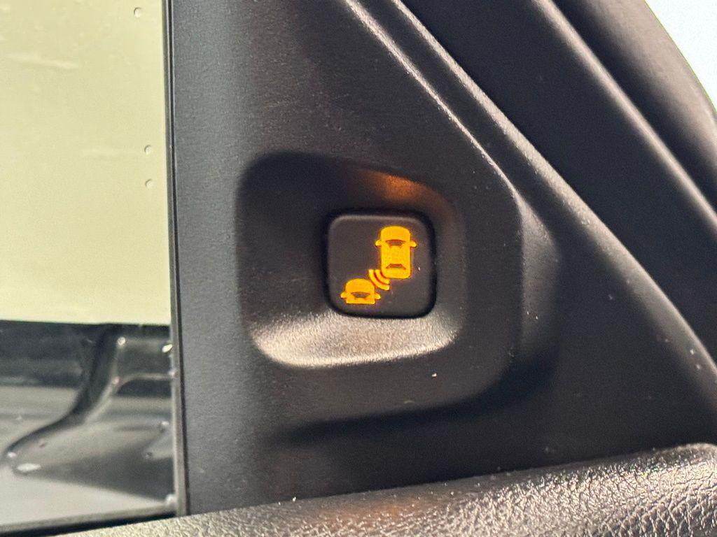 used 2023 Acura MDX car, priced at $39,627