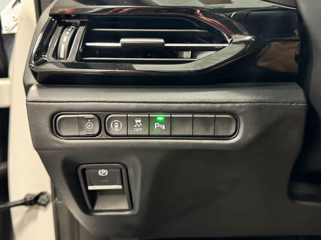 used 2023 Acura MDX car, priced at $39,627