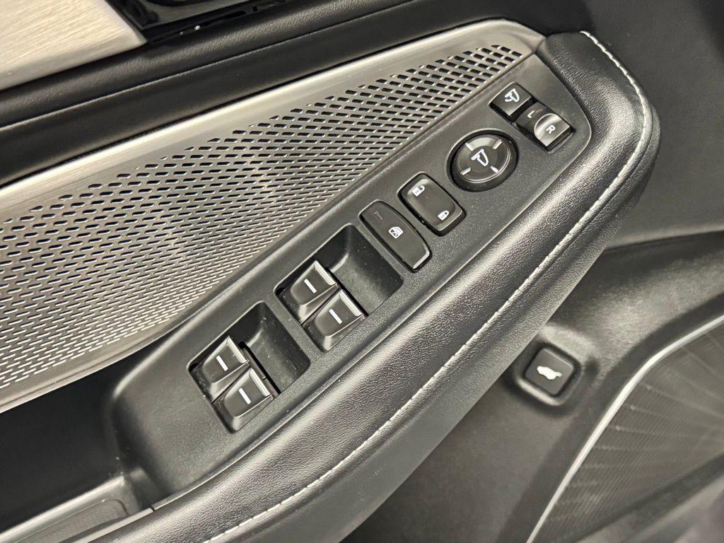 used 2023 Acura MDX car, priced at $39,627