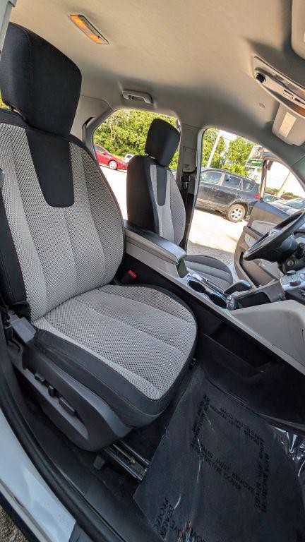 2013 White Chevrolet Equinox