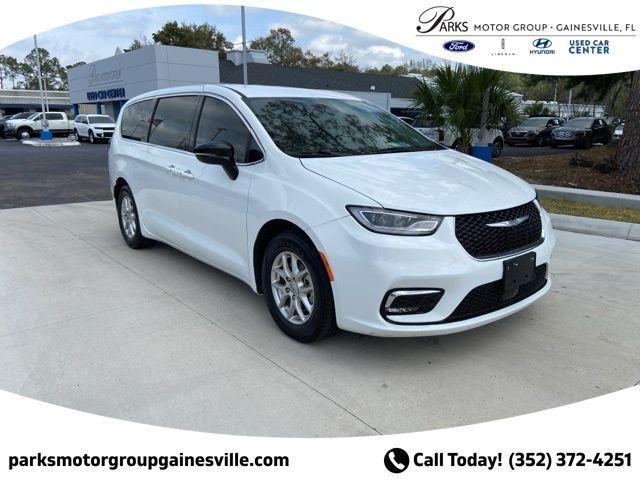 used 2024 Chrysler Pacifica car, priced at $23,571