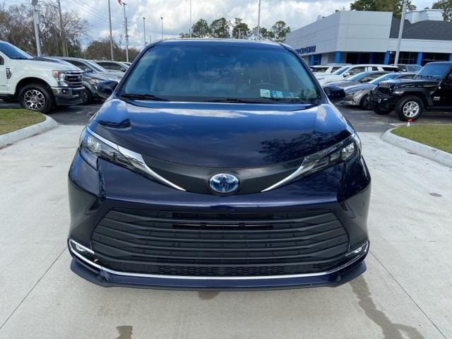 used 2024 Toyota Sienna car, priced at $37,572