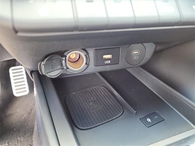 new 2025 Hyundai Elantra car, priced at $27,067