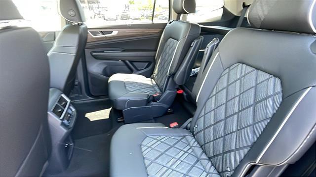 new 2025 Volkswagen Atlas car, priced at $48,984