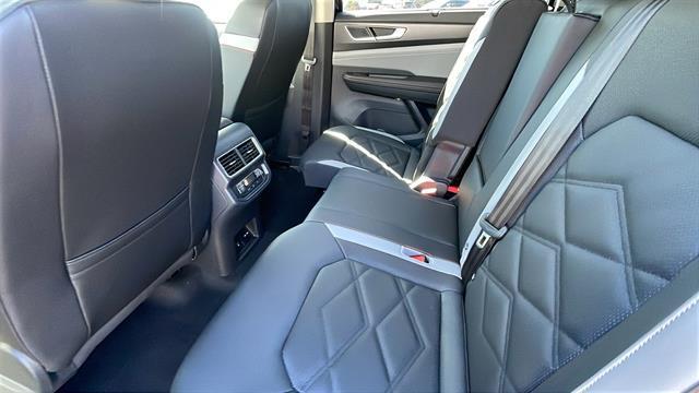 new 2025 Volkswagen Atlas car, priced at $40,354