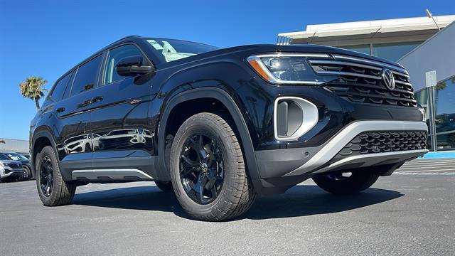 new 2025 Volkswagen Atlas car, priced at $40,354