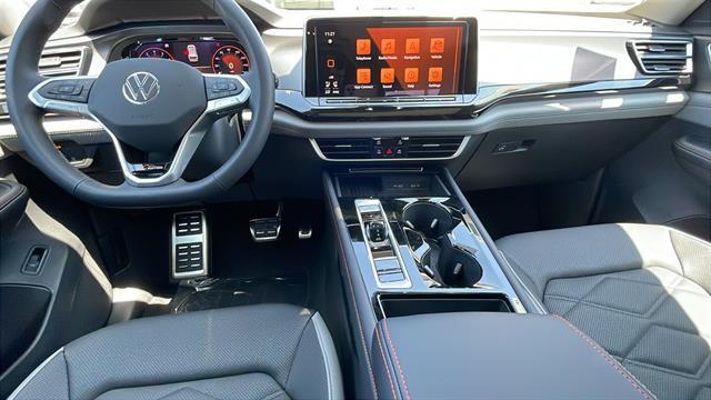 new 2025 Volkswagen Atlas car, priced at $40,354