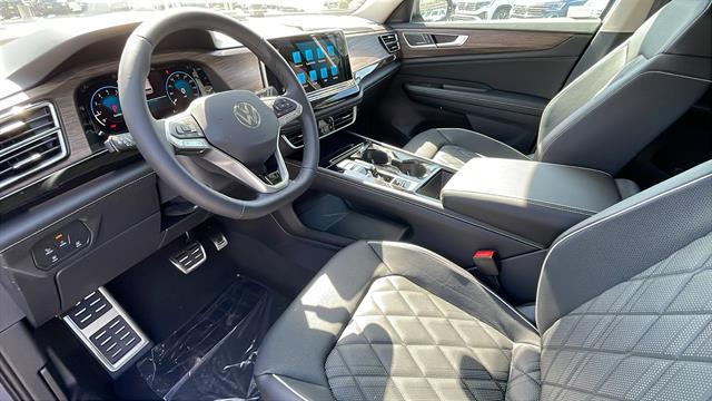 new 2025 Volkswagen Atlas car, priced at $49,424