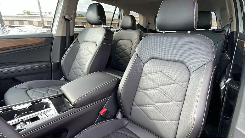 new 2026 Volkswagen Atlas car, priced at $45,617