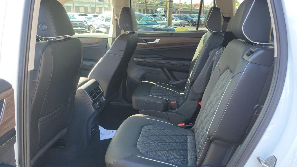 new 2026 Volkswagen Atlas car, priced at $55,304