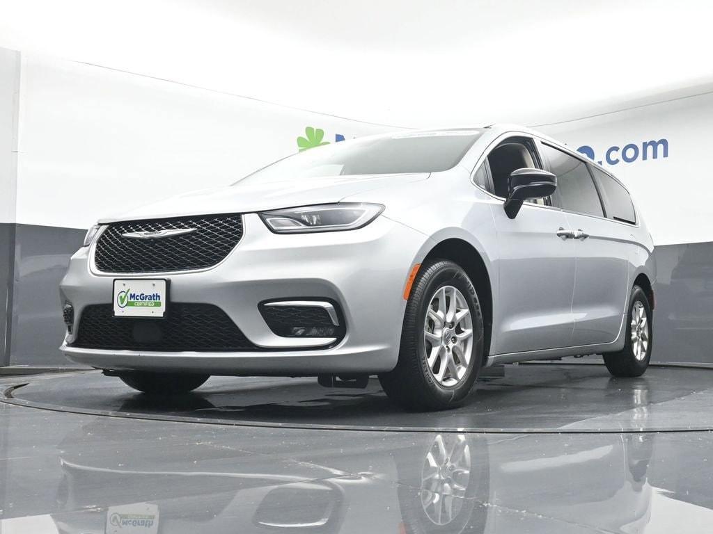 used 2024 Chrysler Pacifica car, priced at $26,730