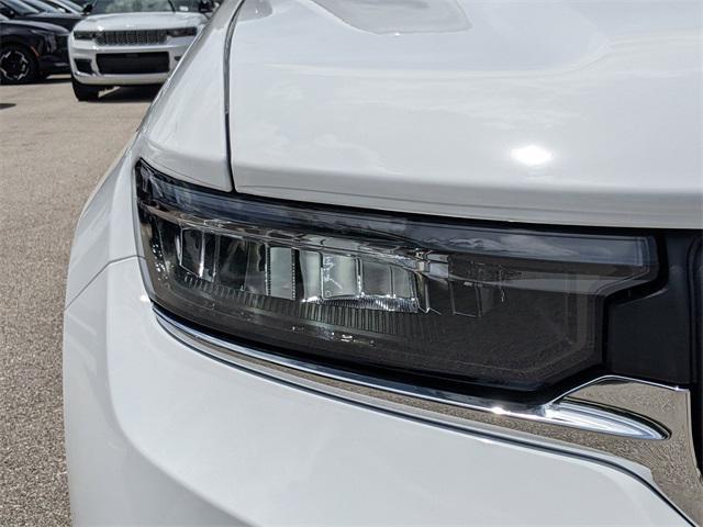 new 2025 Jeep Grand Cherokee car, priced at $33,705