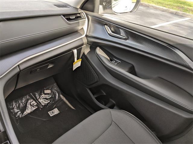 new 2025 Jeep Grand Cherokee car, priced at $36,625