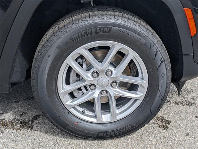 new 2025 Jeep Grand Cherokee car, priced at $36,625