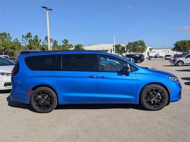 new 2026 Chrysler Pacifica car, priced at $43,285