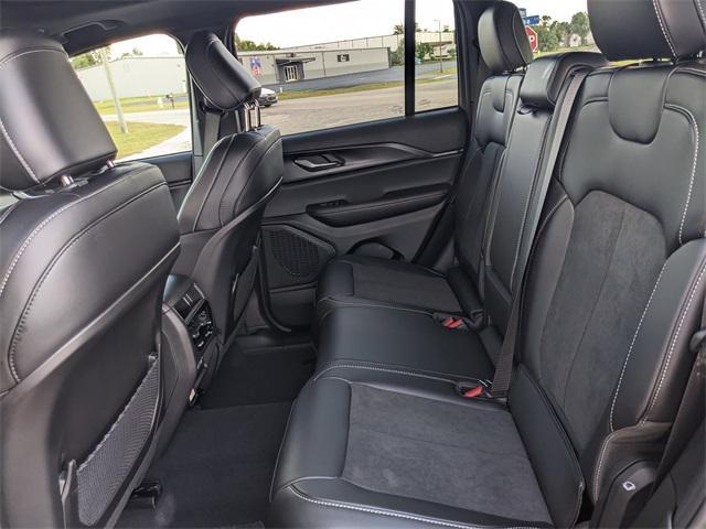 new 2025 Jeep Grand Cherokee car, priced at $38,975