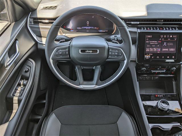 new 2025 Jeep Grand Cherokee car, priced at $38,975