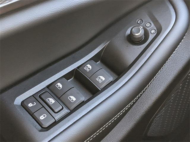 new 2025 Jeep Grand Cherokee car, priced at $38,975