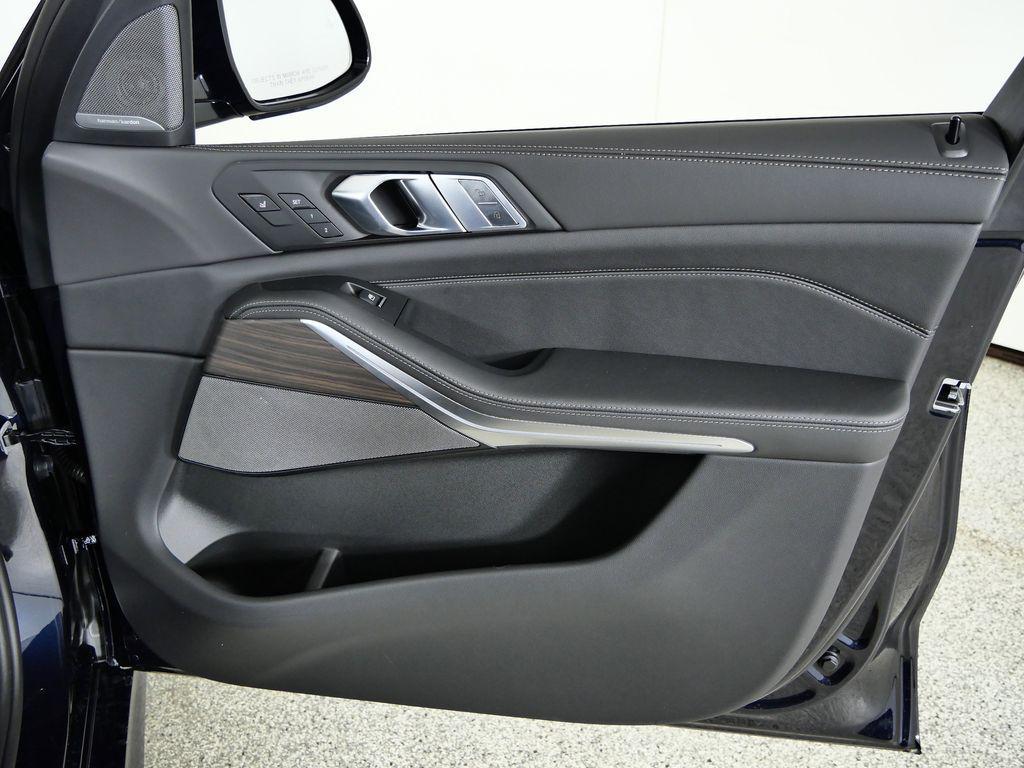 new 2026 BMW X7 car, priced at $122,980