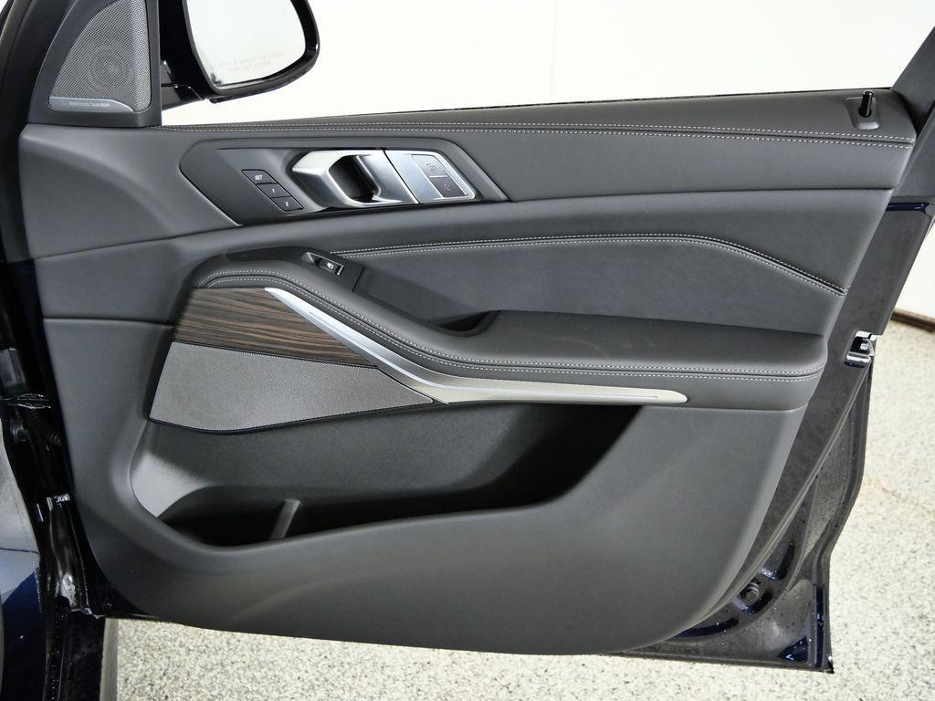 new 2026 BMW X7 car, priced at $97,055