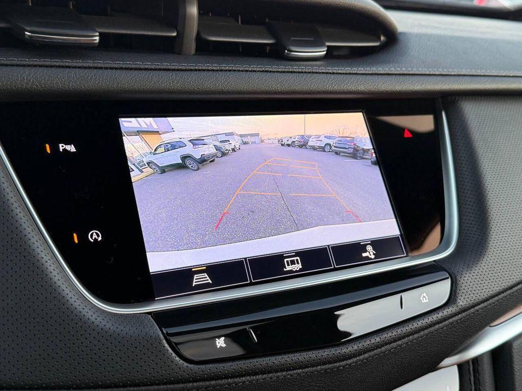 used 2024 Cadillac XT5 car, priced at $29,900