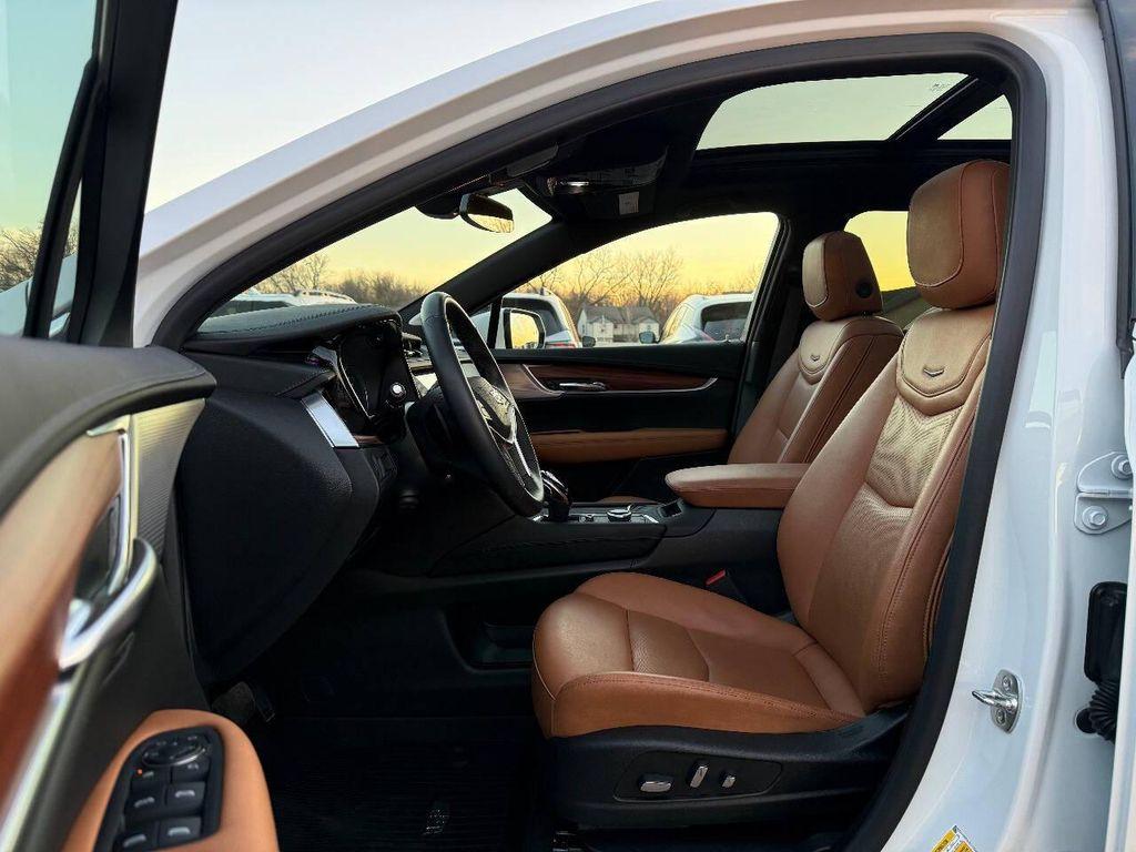 used 2024 Cadillac XT5 car, priced at $29,900