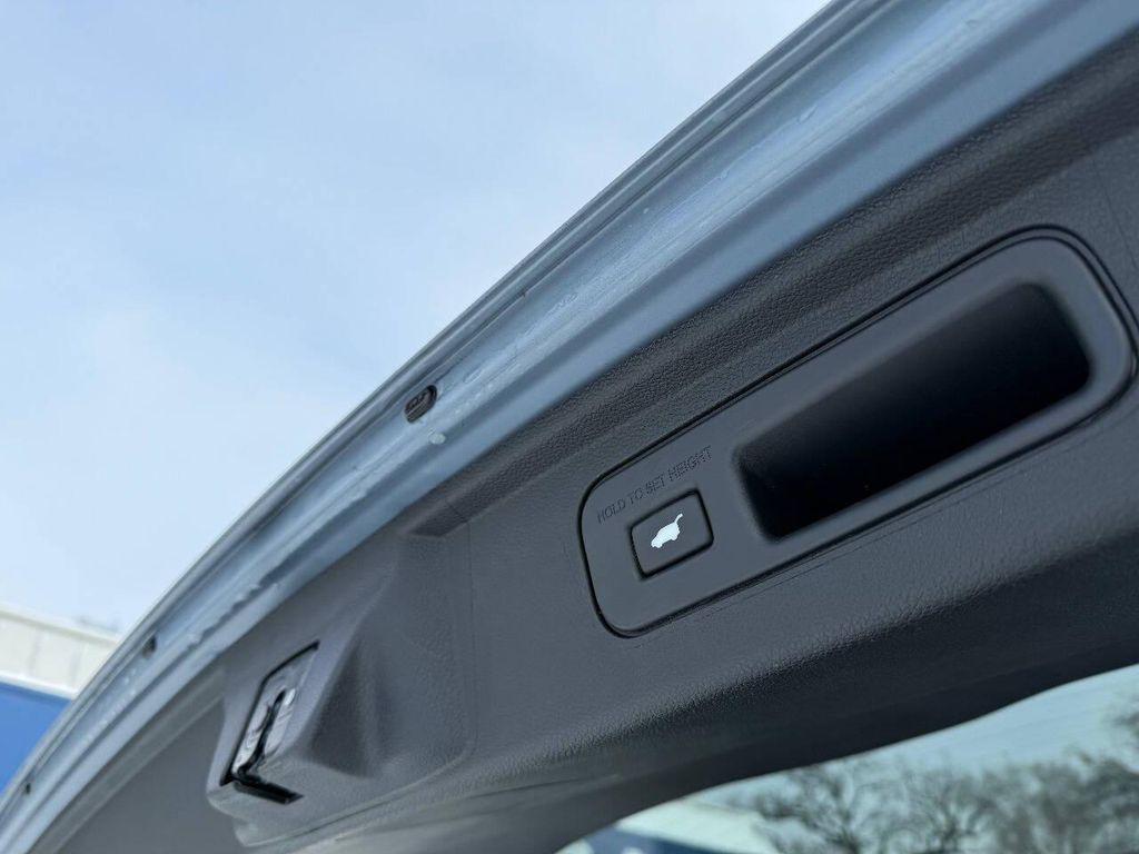 used 2025 Honda Odyssey car, priced at $31,999