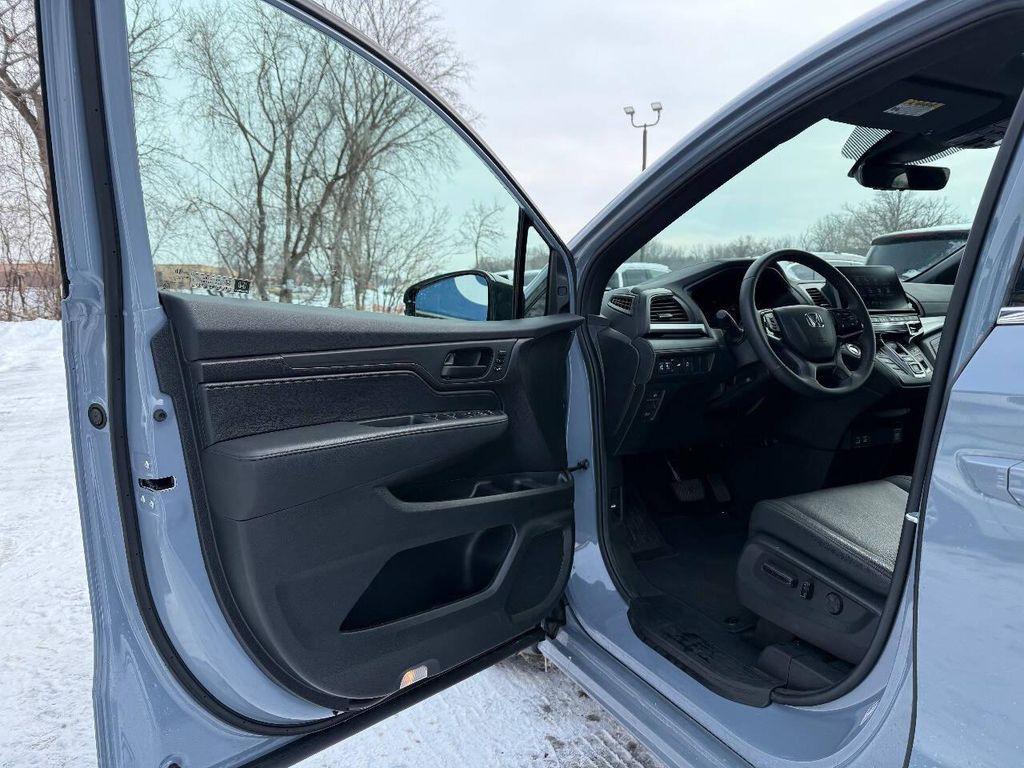 used 2025 Honda Odyssey car, priced at $31,999