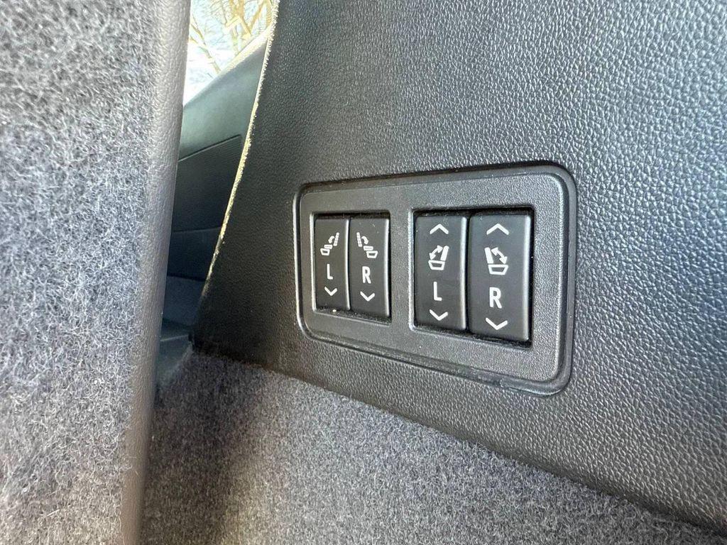 used 2022 Cadillac XT6 car, priced at $27,999