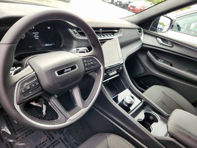 new 2025 Jeep Grand Cherokee car, priced at $38,827