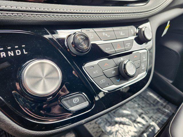 new 2025 Chrysler Pacifica car, priced at $38,977