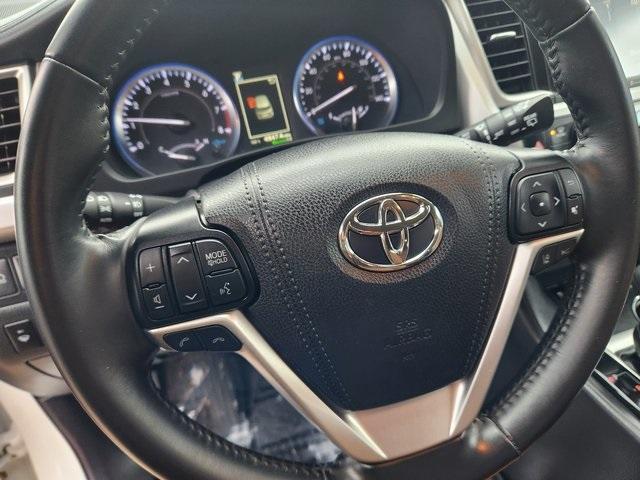 used 2019 Toyota Highlander car, priced at $27,999