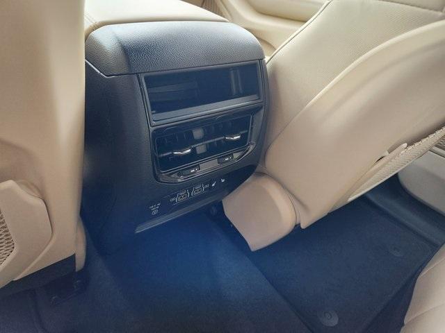 new 2025 Jeep Grand Cherokee car, priced at $43,927