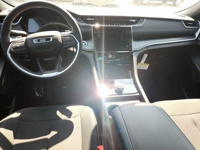 new 2025 Jeep Grand Cherokee car, priced at $43,177