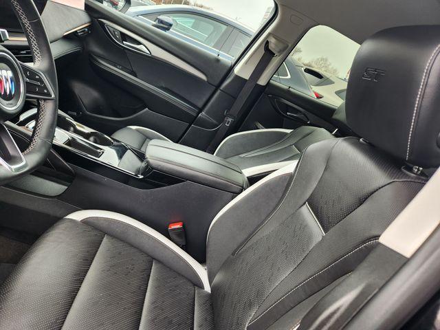 used 2025 Buick Envision car, priced at $30,999