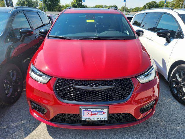 new 2026 Chrysler Pacifica car, priced at $47,377