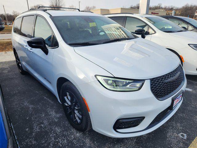 new 2025 Chrysler Pacifica car, priced at $41,650