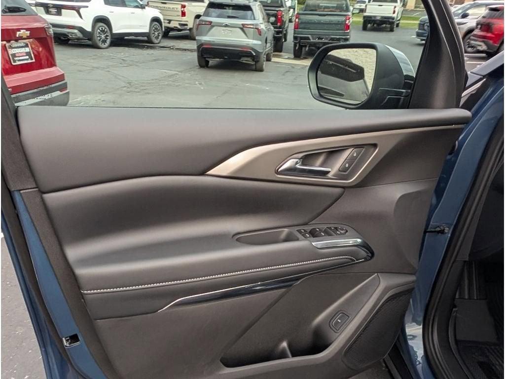 new 2026 Chevrolet Traverse car, priced at $43,919