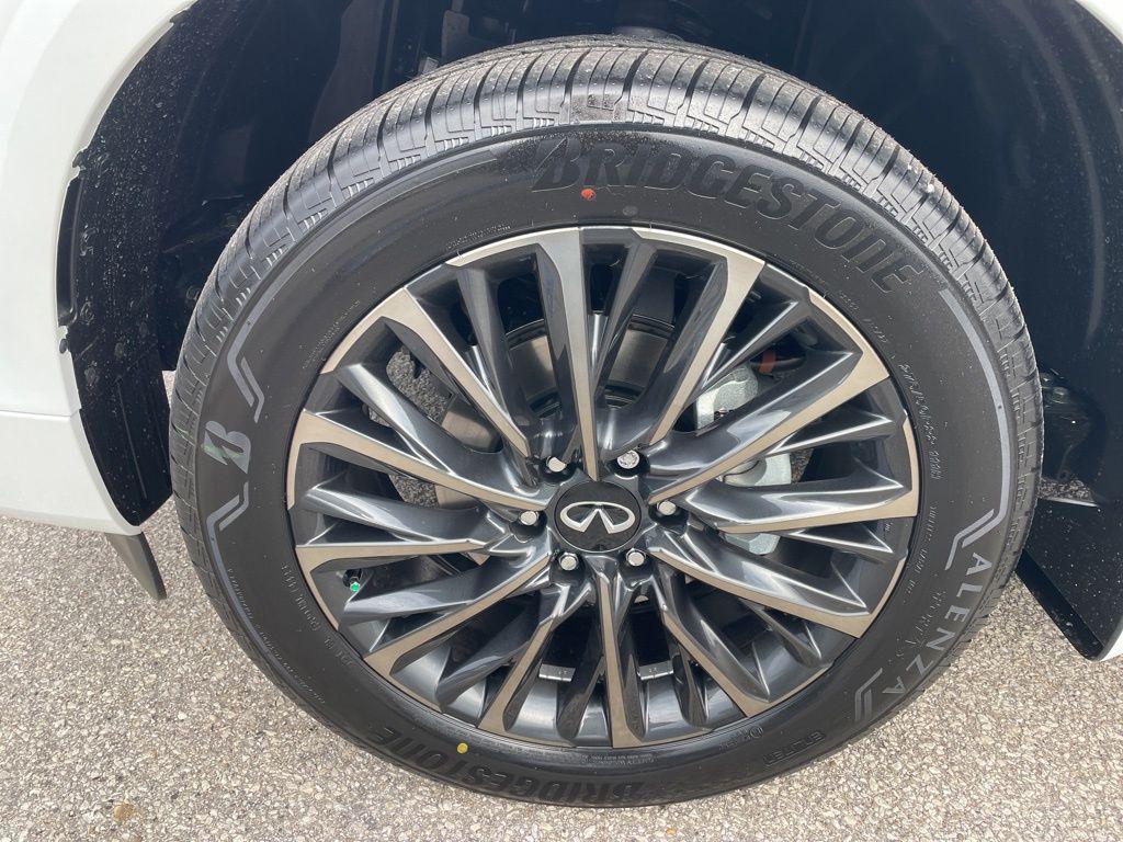 new 2026 INFINITI QX80 car, priced at $102,468
