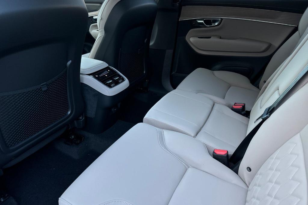 new 2026 Volvo XC90 car, priced at $69,325