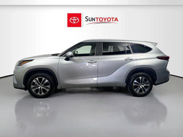 used 2023 Toyota Highlander car, priced at $34,900