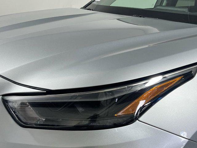 used 2023 Toyota Highlander car, priced at $34,900